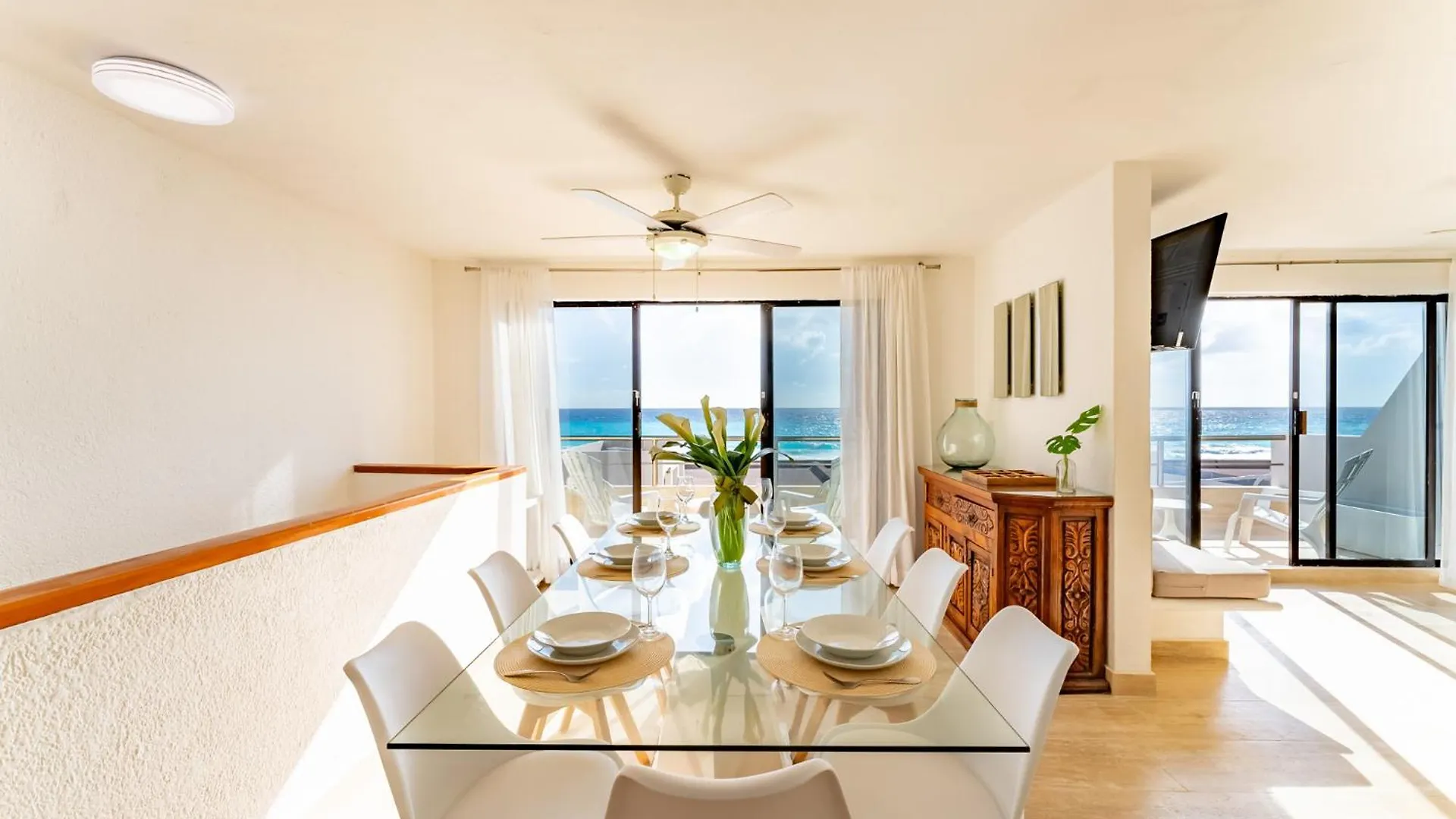 Beachfront Villa In Cancun Hotel Zone 0*,  México